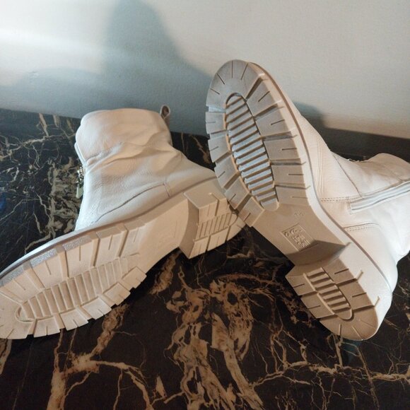 Ara Deon Women's Lug Sole Front & Zip Boot - Cream 09 - Picture 10 of 12